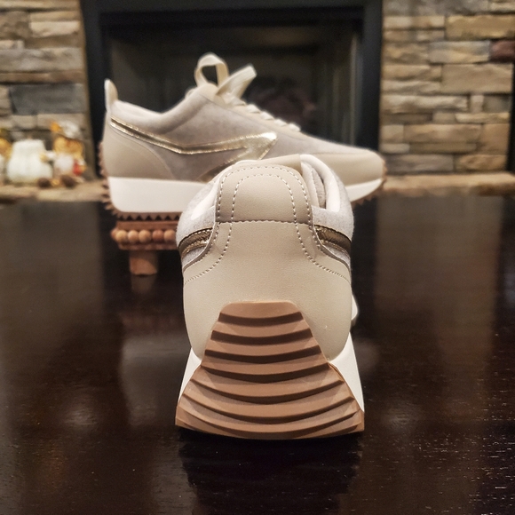 Dolce Vita Bynx Bossy Sneakers-NWT - Picture 5 of 10